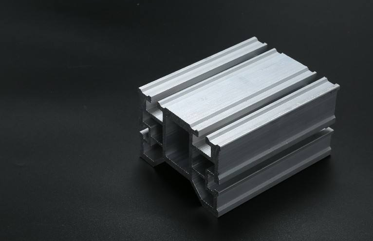 鋁合金型材氧化著色顏色不一致的原因有哪些呢？